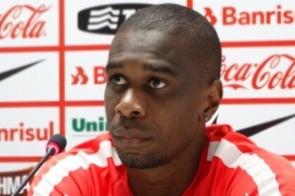 23mar2015 zagueiro juan do inter concede entrevista no ct do parque gigante 1427148925729 615x300