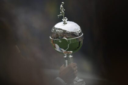Libertadores: datas, horários e onde assistir aos jogos da fase de grupos dos paulistas 14 a sonhada taca da libertadores foto carl de souza afp 1024x640