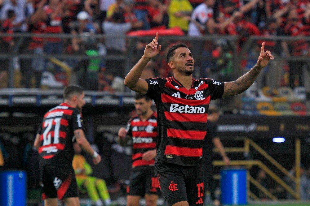 Flamengo se vinga do Palmeiras e se torna o primeiro brasileiro tetracampeão da Libertadores 9 des20251129018