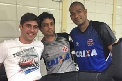 felllype gabriel alex evangelista e o zagueiro rodrigo no caprres do vasco 1427940255164 615x300