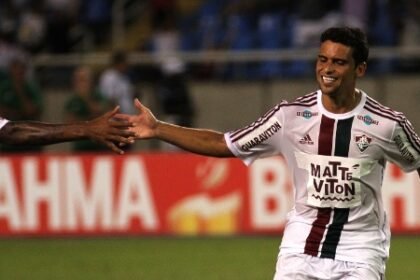 jean comemora gol de penalti marcado no confronto entre botafogo e fluminense pelo campeonato carioc