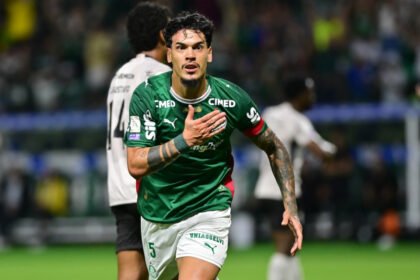 Com um a menos, Palmeiras mantém placar de 1 a 0 contra Athletico-PR 14 odr20260419025 1024x683