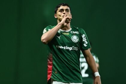 Palmeiras vence Jacuipense, encaminha vaga na Copa do Brasil, mas Vitor Roque preocupa 8 ramon sosa autor dos 3 gols do palmeiras contra o jacuipense