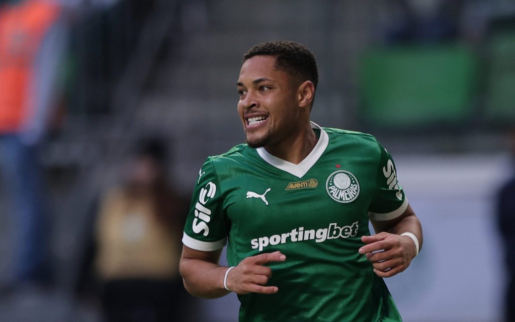 vitor roque brilhou na goleada palmeirense