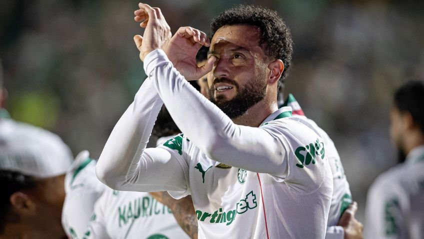 felipe anderson do palmeiras comemora o seu gol na partida de volta entre jacuipense ba e palmeiras
