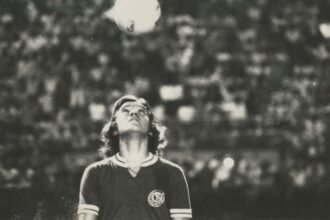 Morre Leivinha, ídolo do Palmeiras da segunda Academia, aos 76 anos 12 1096531831 leivinha brinca com a bola em 1972 2790947876 1 1024x702
